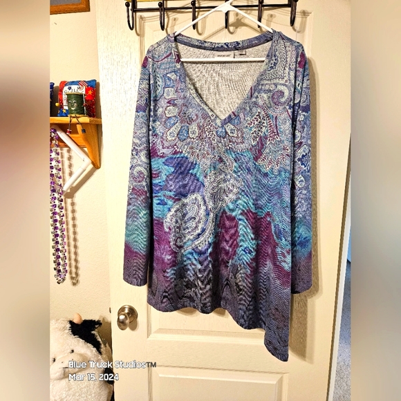 AVENUE Mosaic Plus Size Purple Paisley V-Neck Long Sleeve Beaded Sweatshirt - Picture 1 of 7